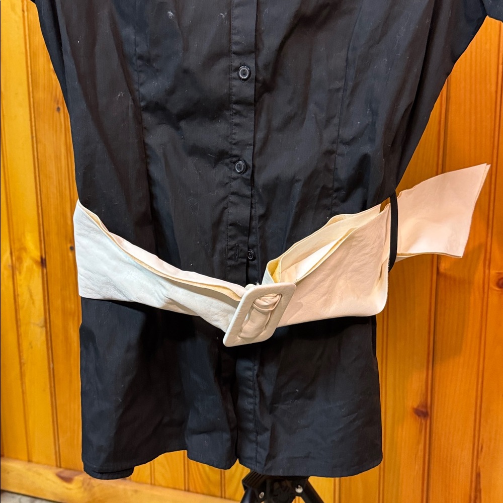 Charlotte Russe blouse with belt - Picture 4 of 6